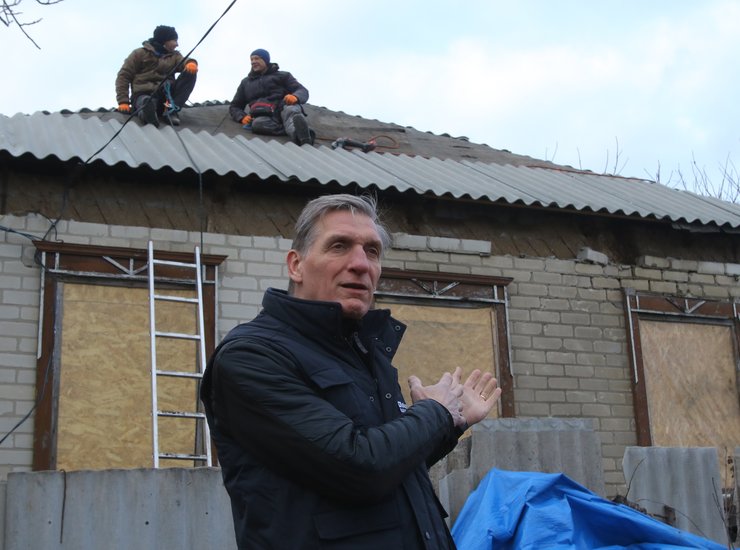 Reparatur eines Hauses im Dorf Drobysheve, Oblast Donezk