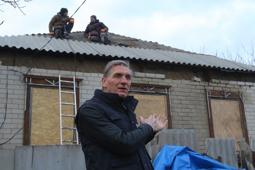Reparatur eines Hauses im Dorf Drobysheve, Oblast Donezk