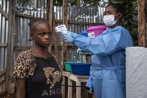 Überprüfung von Symptomen für eine Ebola-Erkrankung Projekt Bild
